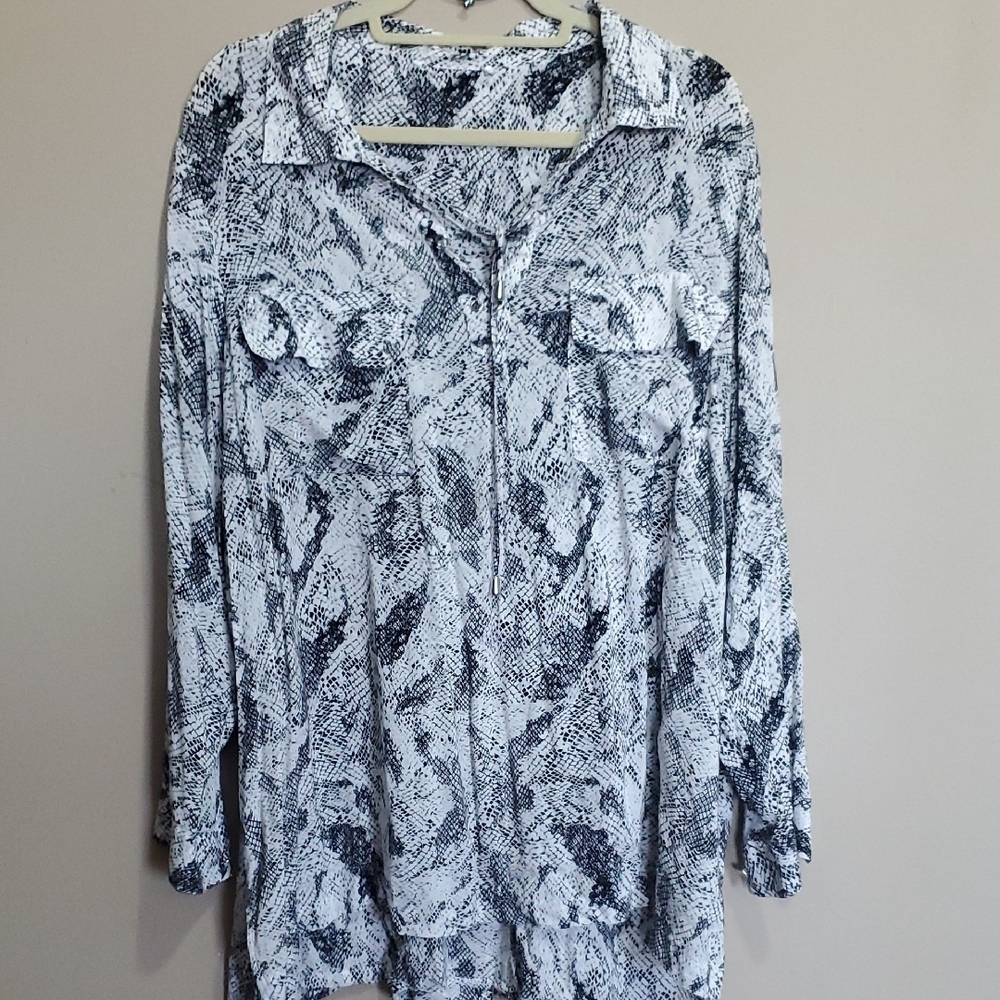 Women's Black and White Tunic Top Size 1x